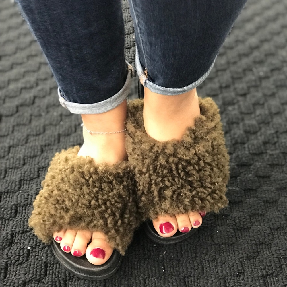 Ladies flatform fluffy faux fur slides. Olive - Picture 3 of 5